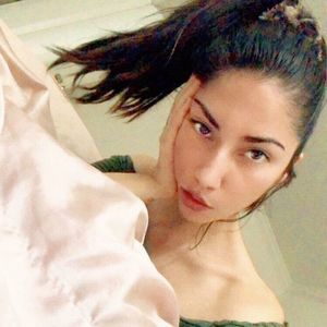 Meet your Posher, Eleni